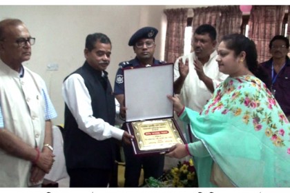 সম্মেলনে আসা ভারতের দুই অতিথি মানিকগঞ্জে সংবর্ধিত