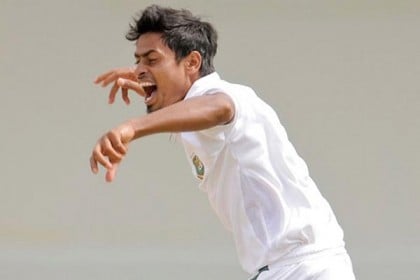 দ্বিতীয় দিনের প্রথম বলেই তাইজুলের আঘাত