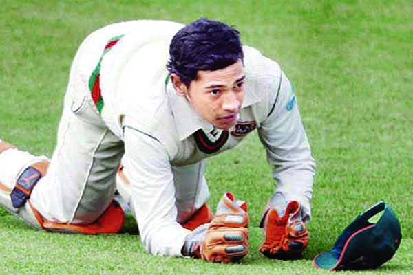 উইকেটের পেছনেও সেরা মুশফিক