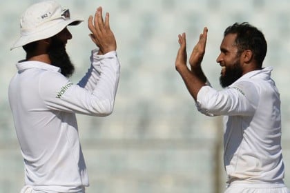 দিনের শুরুতেই ধাক্কা খেল বাংলাদেশ