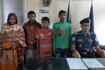 ভারতে পাচার হওয়া শিশুকে মা-বাবার কাছে ফেরত