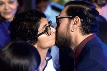 মুম্বাই ফিল্ম ফেস্টিভ্যালে ঝড় তুলল আমির-কিরণের প্রকাশ্য চুমু! 