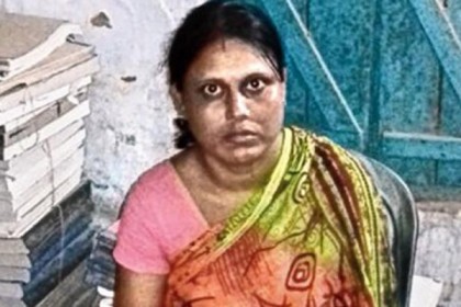 স্বামীর ধড়-মুণ্ড আলাদা করে থানায় স্ত্রী