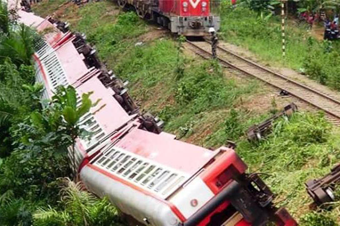 যে কারণে ক্যামেরুনে এত বড় রেল দুর্ঘটনা 