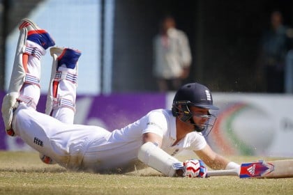 ২৪০ রানেই অলআউট ইংল্যান্ড