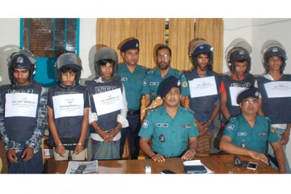 হত্যাকাণ্ডের এক মাস পর ক্লু উদঘাটন, গ্রেফতার ৬

