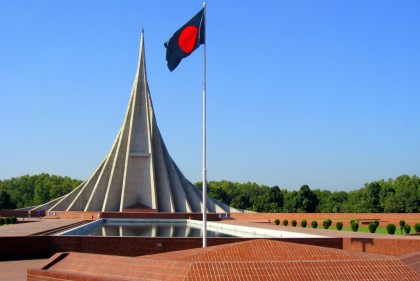 জাতীয় স্মৃতিসৌধে ১০ দেশের ৫৪ প্রতিনিধির শ্রদ্ধা