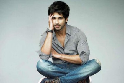 যে নারীর কারণে কাজে মন নেই শহীদ কাপুরের