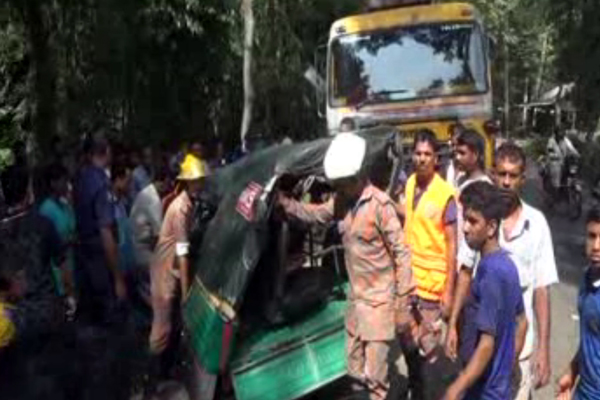 গৌরনদীতে সড়ক দুর্ঘটনায় নিহত ২, আহত ৬