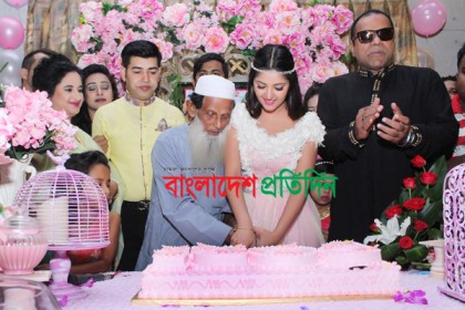 ছবিতে পরীমণির জন্মদিন