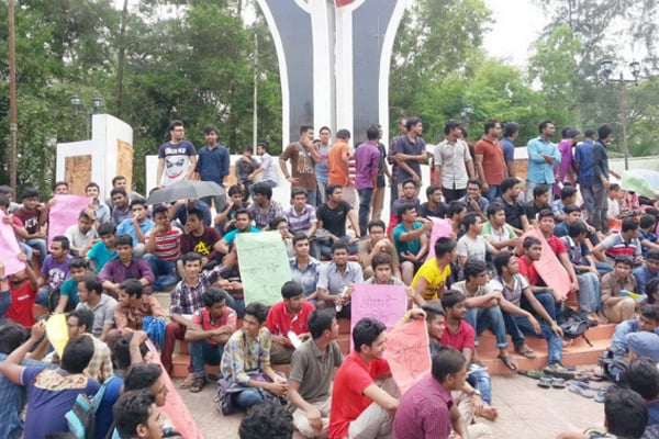 ১০ দফা দাবিতে নোবিপ্রবি শিক্ষার্থীদের ক্লাস বর্জন, ধর্মঘট 