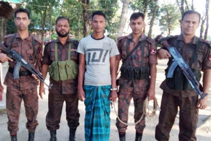 ঠাকুরগাঁওয়ে মাদকদ্রব্যসহ ব্যবসায়ী আটক
