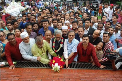 নেতাকর্মীদের ভালোবাসায় সিক্ত মিসবাহ