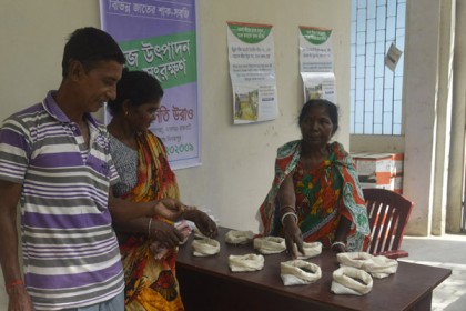 দিনাজপুরে বীজ মেলা অনুষ্ঠিত 

