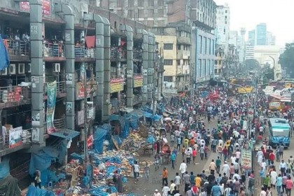 গুলিস্তানে উচ্ছেদ ঘিরে ধাওয়া-পাল্টা ধাওয়া