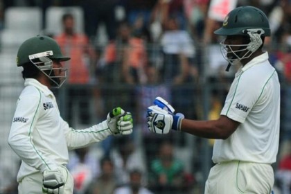 তামিম-মুমিনুলের ব্যাটে এগোচ্ছে বাংলাদেশ
