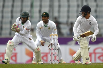 বল হাতে ঘুরে দাঁড়িয়েছে টাইগাররা