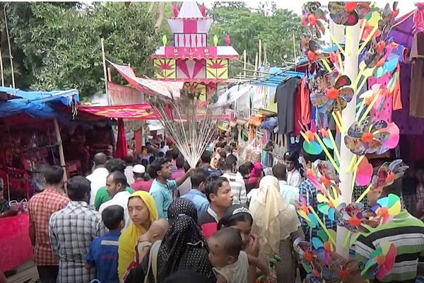 জমে উঠেছে কালকিনির ঐতিহ্যবাহী কুণ্ডবাড়ির মেলা