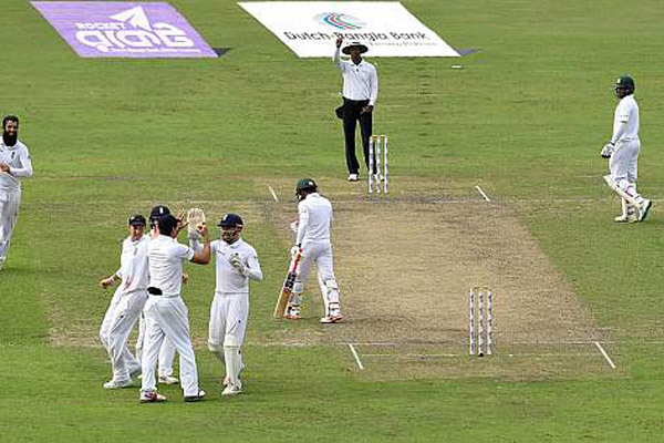 ইংল্যান্ডের সামনে ২৭৩ রানের টার্গেট টাইগারদের