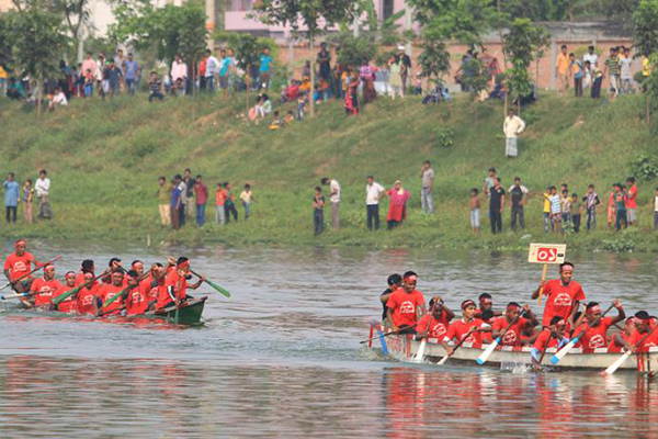 শ্যামাপূজা উপলক্ষে নৌকাবাইচ অনুষ্ঠিত
