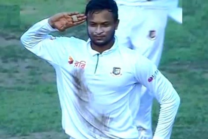 স্টোকসকে বোল্ড করে সাকিবের 'স্যালুট'!