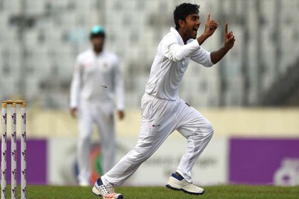 মিরাজের ঘূর্ণিতে ম্যাচে ফিরল বাংলাদেশ