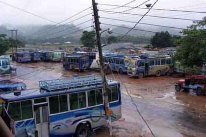 রাঙামাটিতে চলছে সড়ক অবরোধ কর্মসূচি