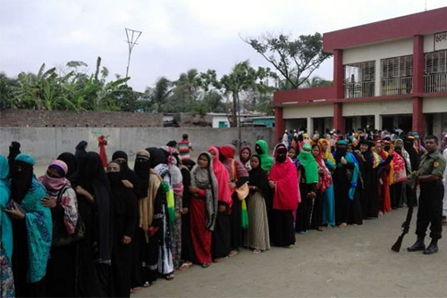 সারাদেশে ৪০০ ইউপিতে ভোটগ্রহণ চলছে