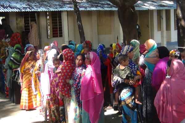 প্রথমবারের মত ভোট দিচ্ছেন ছিটমহলের বাসিন্দারা