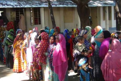 প্রথমবারের মত ভোট দিচ্ছেন ছিটমহলের বাসিন্দারা