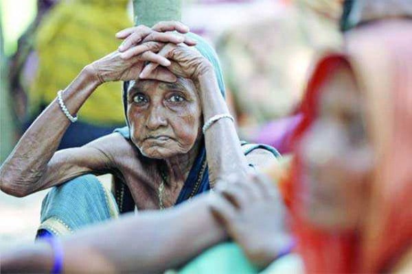 চাঁপাইনবাবগঞ্জে প্রভাবশালীরা নিচ্ছেন ১০ টাকা কেজির চাল, বঞ্চিত দুস্থরা