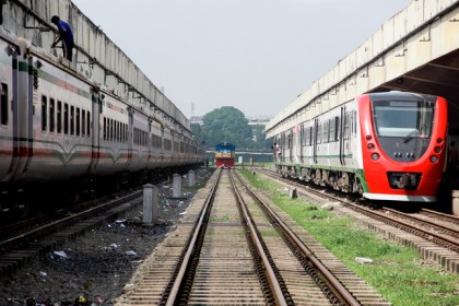 রেলে 'হঠাৎ বদলি' আতংক