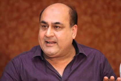 'ক্ষমা চাইতে হবে করণ জোহরকে'