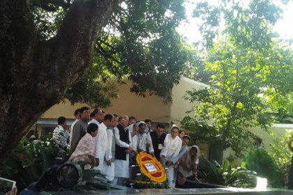 কারাগারে বঙ্গবন্ধু ও চার নেতাকে ফুলেল শ্রদ্ধায় স্মরণ