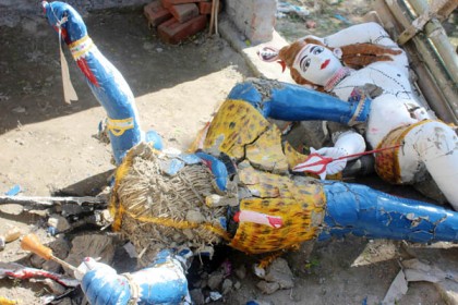 ঠাকুরগাঁওয়ে মন্দিরের প্রতিমা ভাঙচুর, অগ্নিসংযোগ
