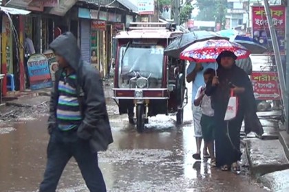 নিম্নচাপের প্রভাবে বৃষ্টি, ভোগান্তি জনজীবনে

