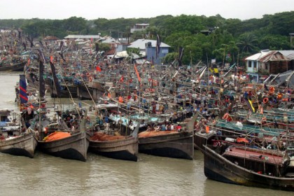 ঘূর্ণিঝড় নাডার প্রভাবে বঙ্গোপসাগর উত্তাল, নিরাপদ আশ্রয়ে নৌকা-ট্রলার