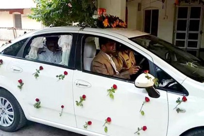 বসের অভিনব উপহারে আপ্লুত চালক!
