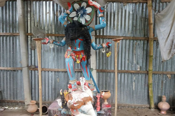 সিরাজগঞ্জে কালী মন্দিরের প্রতিমা ভাঙচুর