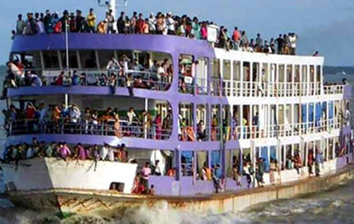 বরিশালের অভ্যন্তরীণ রুটের লঞ্চ চলাচলে নিষেধাজ্ঞা প্রত্যাহার