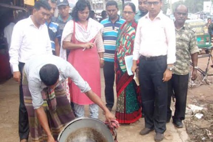 সড়কের অবৈধ স্থাপনা উচ্ছেদ    