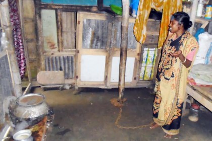 গৃহবধূকে শিকলে বেঁধে রাখার অভিযোগ ভাসুরের বিরুদ্ধে