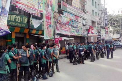 বিএনপির কার্যালয় ঘিরে রেখেছে পুলিশ