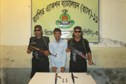 নোয়াখালীতে ২টি পাইপগানসহ গ্রেফতার ১