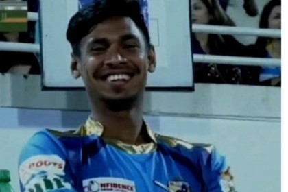 ঢাকা ডায়নামাইটসের জার্সি গায়ে মাঠে মুস্তাফিজ!