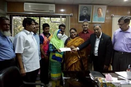 দুরারোগ্য ব্যাধিতে আক্রান্ত জাবির চার শিক্ষার্থীকে আর্থিক সহায়তা