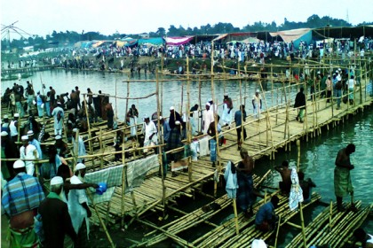 শেরপুরে মৃগি নদীর তীরে লাখো মুসল্লির ঢল