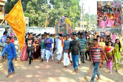 পুণ্যার্থীর পদভারে মুখরিত কান্তজিউ মন্দির প্রাঙ্গণ