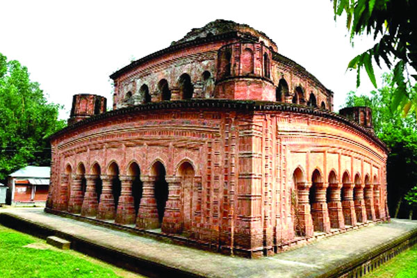 কান্তনগর চত্বরে হাজারো মানুষ