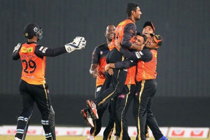 টানা তৃতীয় হার মাশরাফির কুমিল্লার